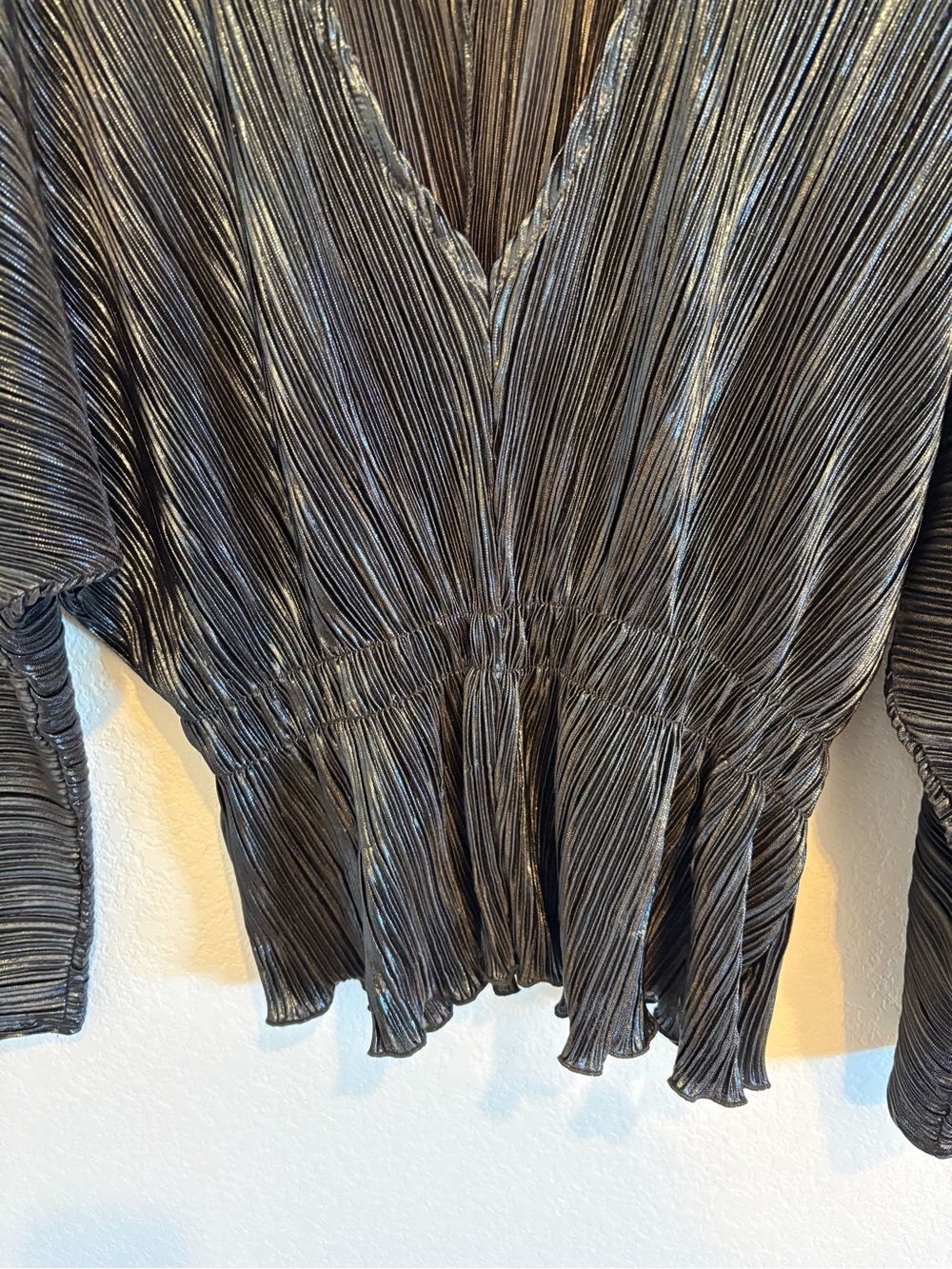 Good American Metallic Plissé Peplum Top Black Silver Pleated Blouse Size 3/4 - Picture 6 of 15